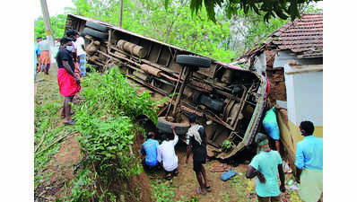 Seven die as bus heading to wedding falls into gorge near Mangaluru