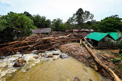 Three dead, four missing in Malaysian floods