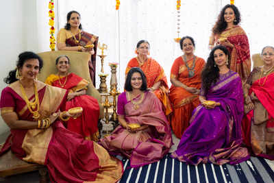 Mayuri Upadhya unites the ladies with the lamps