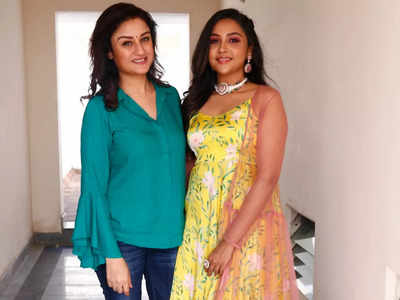 Sonia Agarwal and Smruthi Venkat in a horror thriller