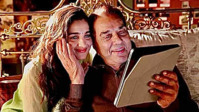 Dharmendra shares photo with Alia Bhatt from sets of 'Rocky aur Rani Kii Prem Kahaani'