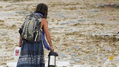 One death reported at Burning Man, thousands stranded in mud