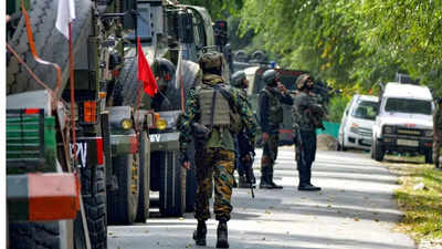 Security forces encircle 2 terrorists that killed Army officers, J&K DSP